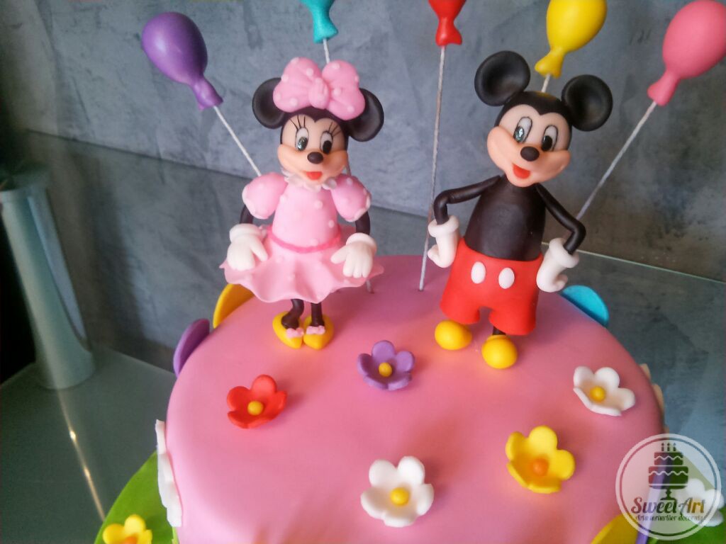 Minnie și Mickey Mouse, baloane colorate și floricele